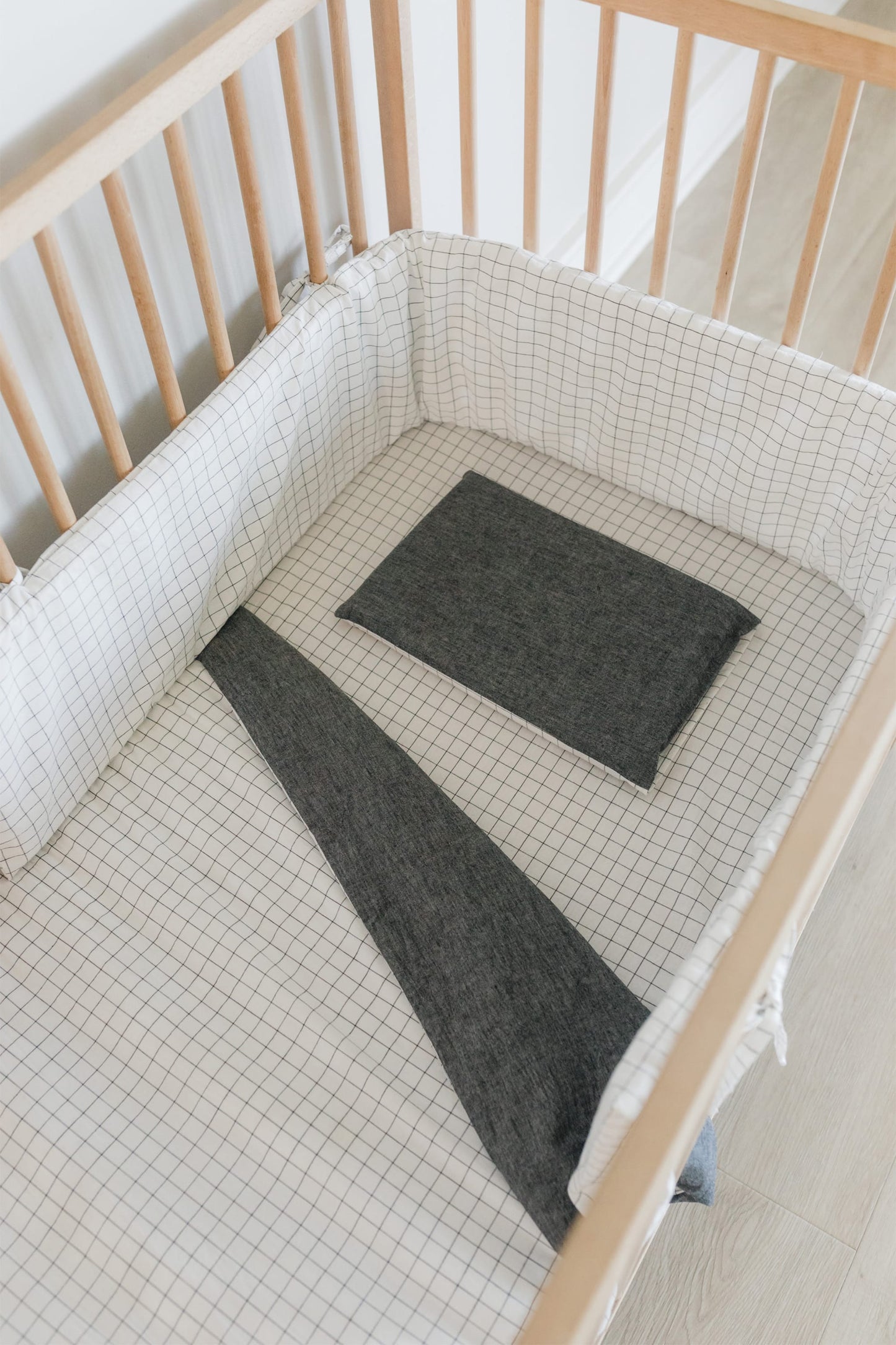 Grid Washed Cot Bumber Cover