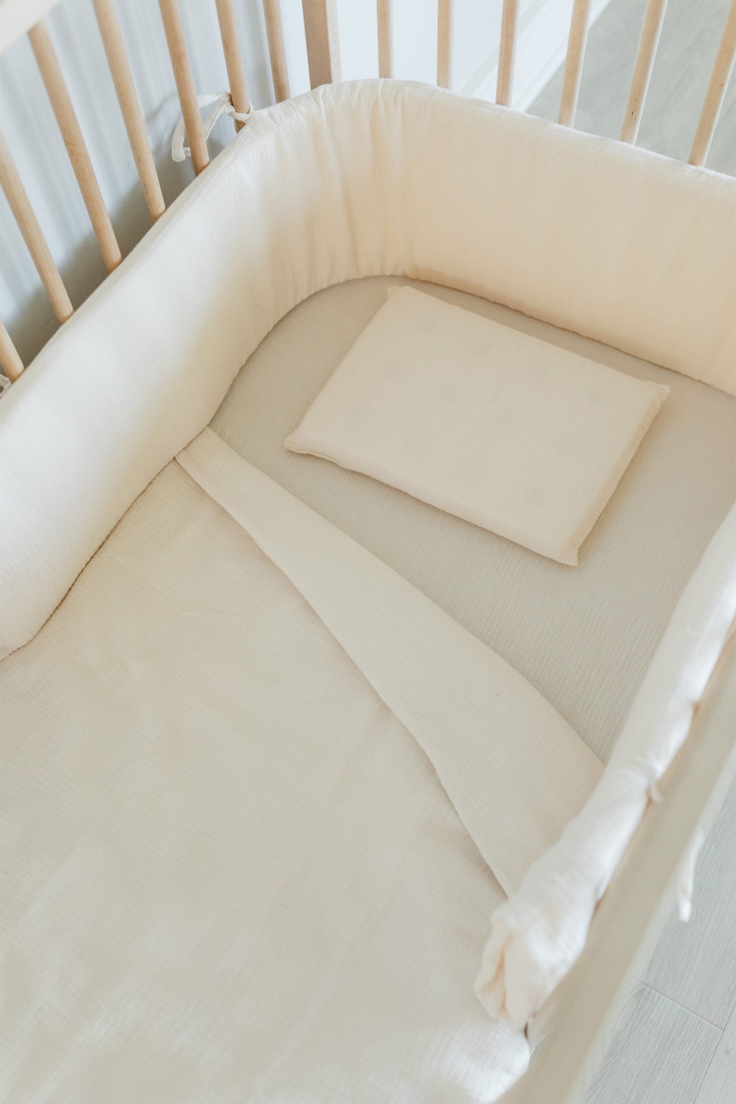 Coconut Muslin Cot Bumber Cover